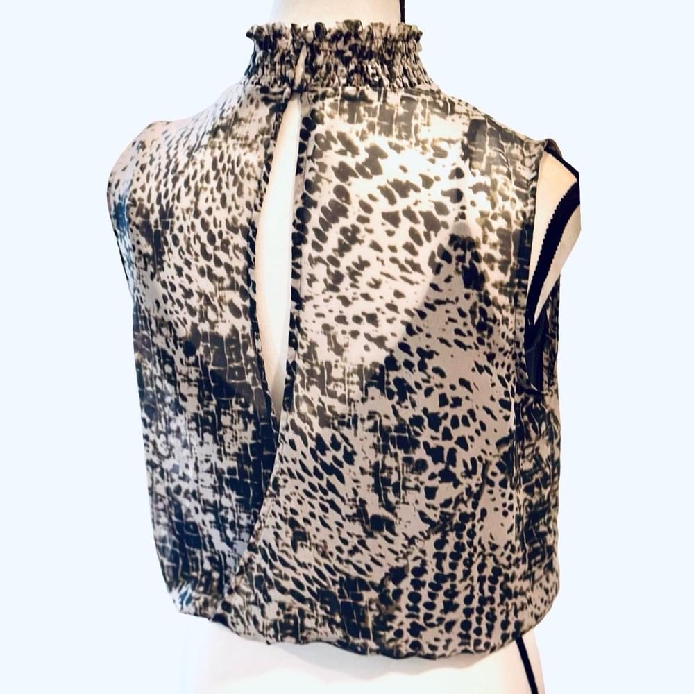 Express Gray & White Patterned Sleeveless Blouse with Button Neck - XS, Like New
